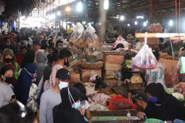 “Menjelang Lebaran, Masyarakat Bersiap di Tengah Ketidakpastian Ekonomi”